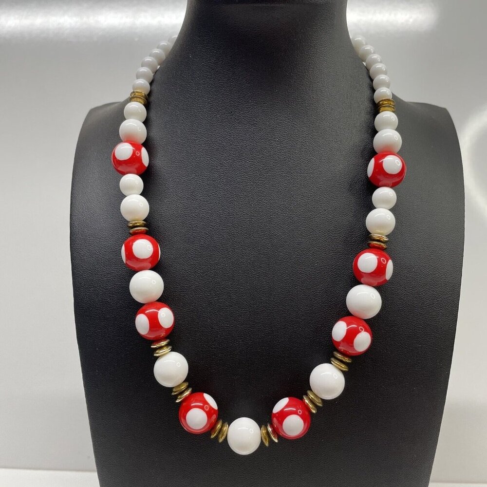Vintage Red White & Gold Tone Polka Dot Lucite Necklace Graduated‎ Beads  EL2